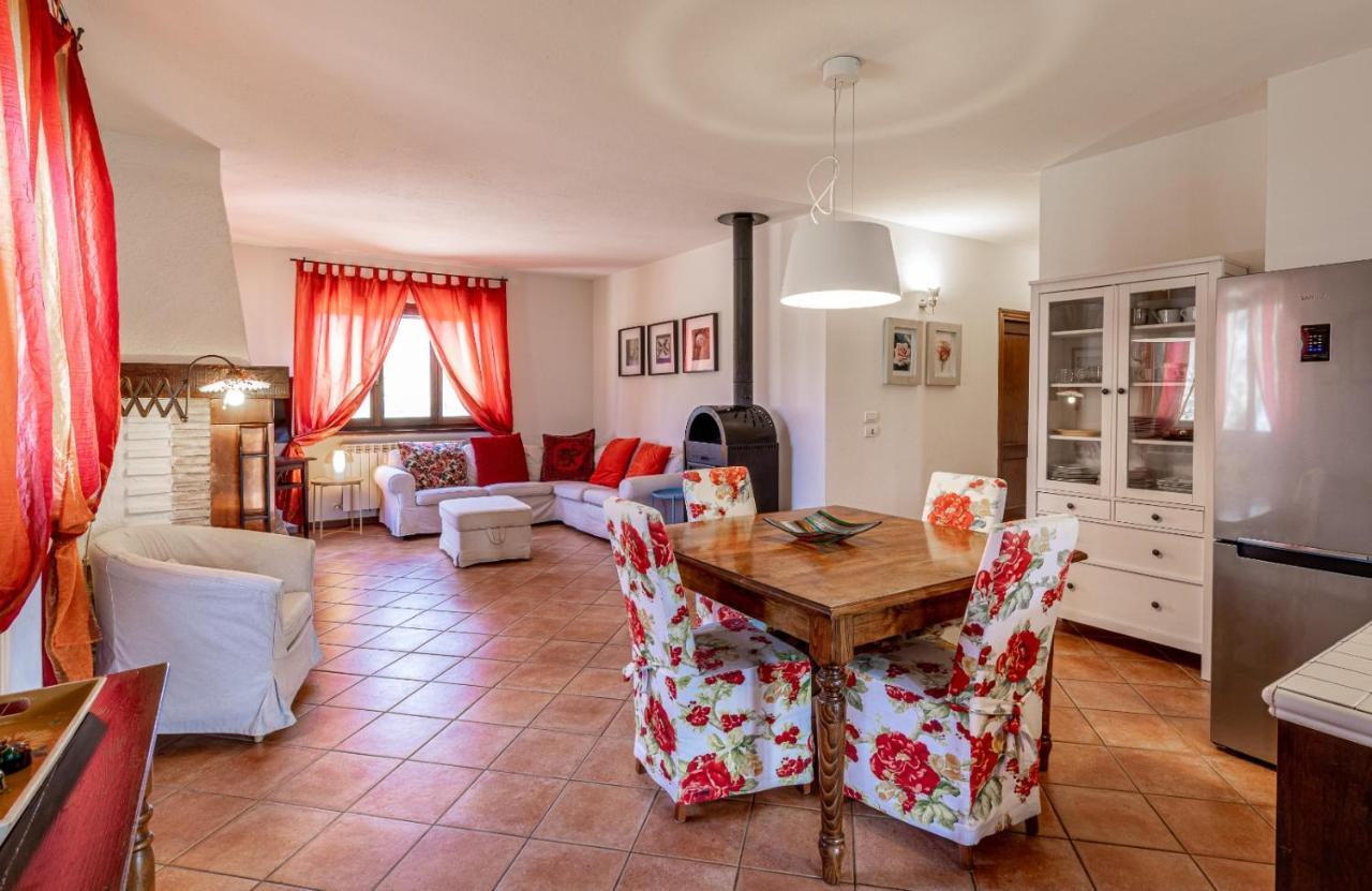 Casa Vacanze Colonnata Губио Екстериор снимка